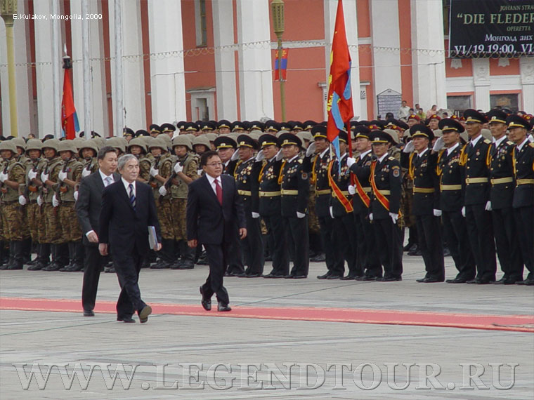 Фотография. 18 июня 2009 года вступил в должность президента Цахиагийн Элбэгдорж, он стал 4-м президентом Монголии.