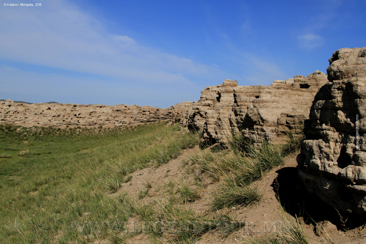 Фотография. Развалины города-крепости Хар Балгас. Архангайский аймак Монголии.