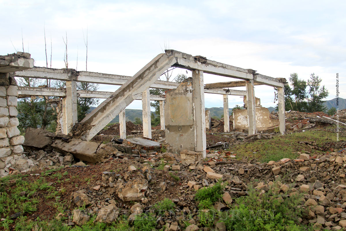 Фотография. Развалины на месте дислокации 51 танковой дивизии в Улан-Орхон. Булган. МНР. Фото 2014 года.