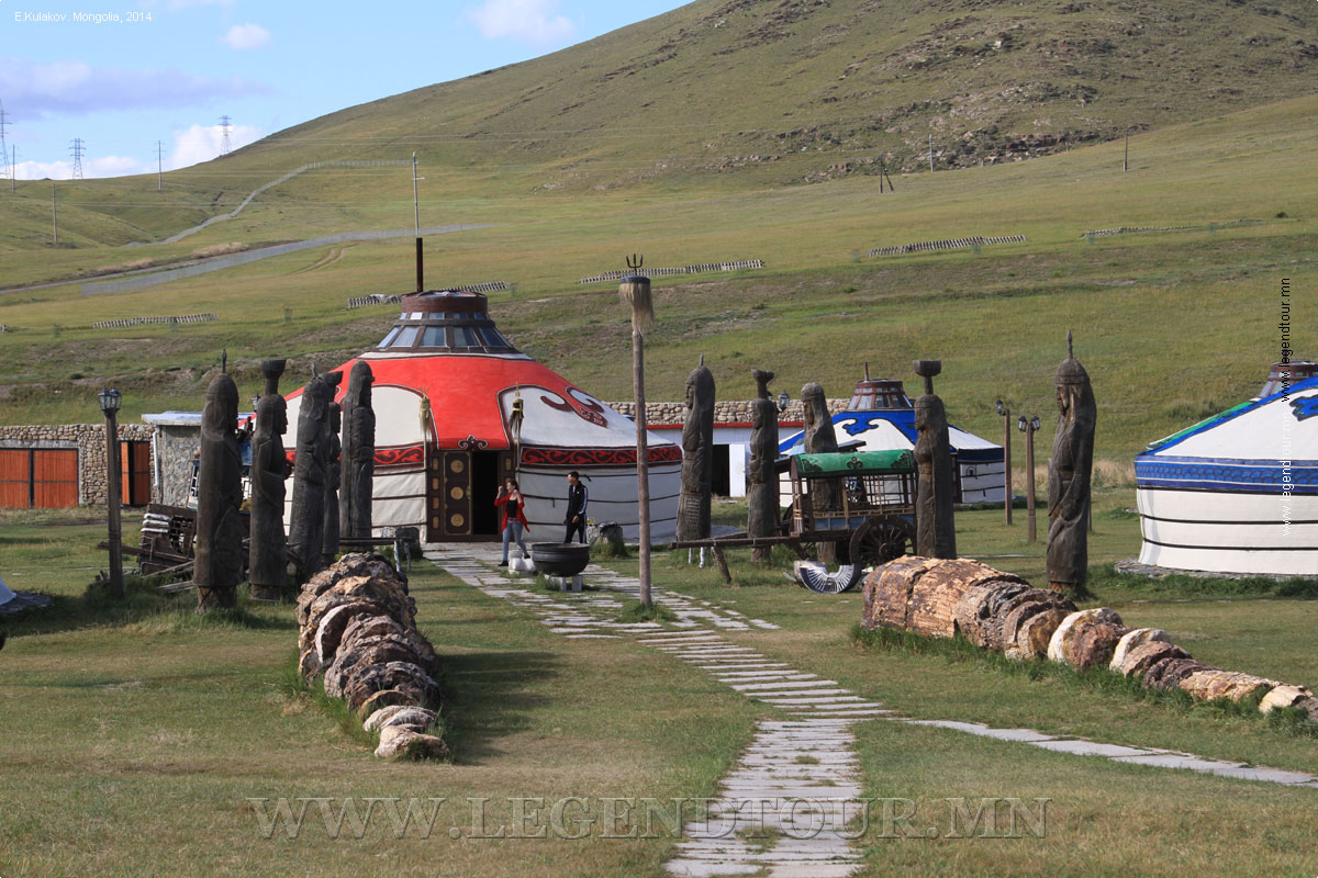 Фотография. Туристическая база Чингисхаан Хурээ. Национальный парк Горхи Тэрэлж (Монголия).