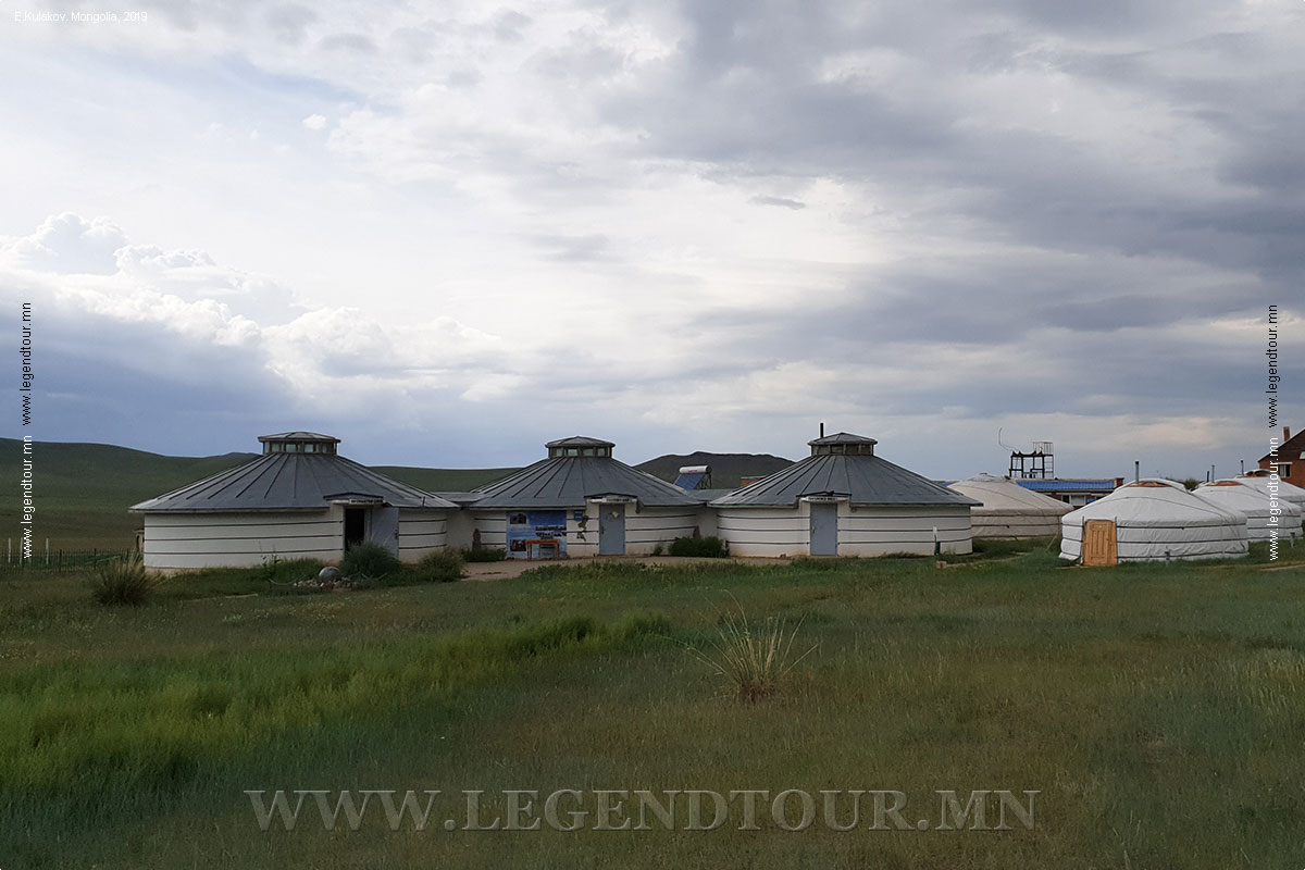 Фотография. Туристическая база Хустай (мон. Хустая жуулчны бааз). Национальный парк Хустайн нуруу.