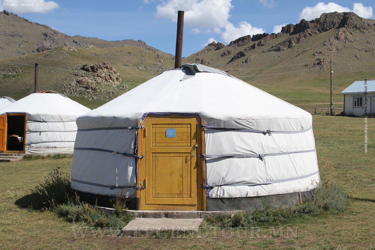 Фотография. Туристическая база Их Хорго. Озеро Тэрхийн Цагаан нуур. Архангайский аймак Монголии.