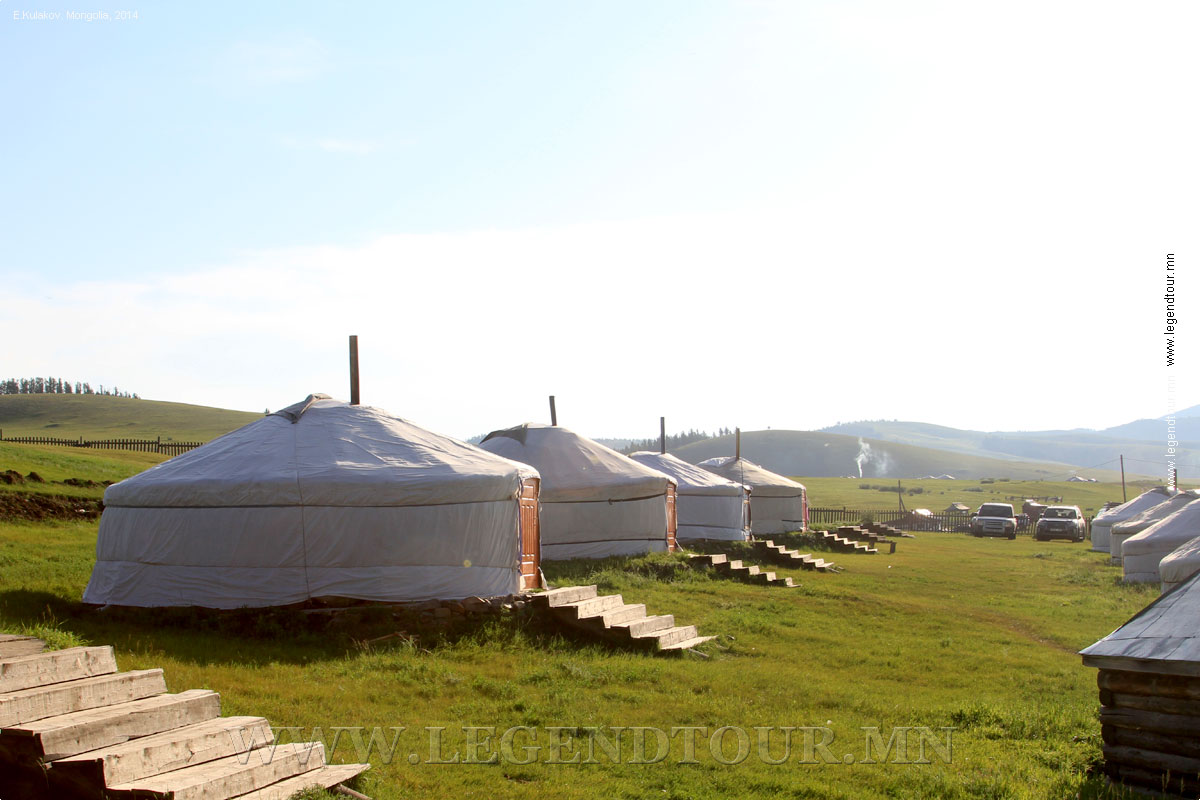 Фотография. Туристическая база Shiveet Mankhan. Горячие источники Цэнхер. Архангайский аймак Монголии.