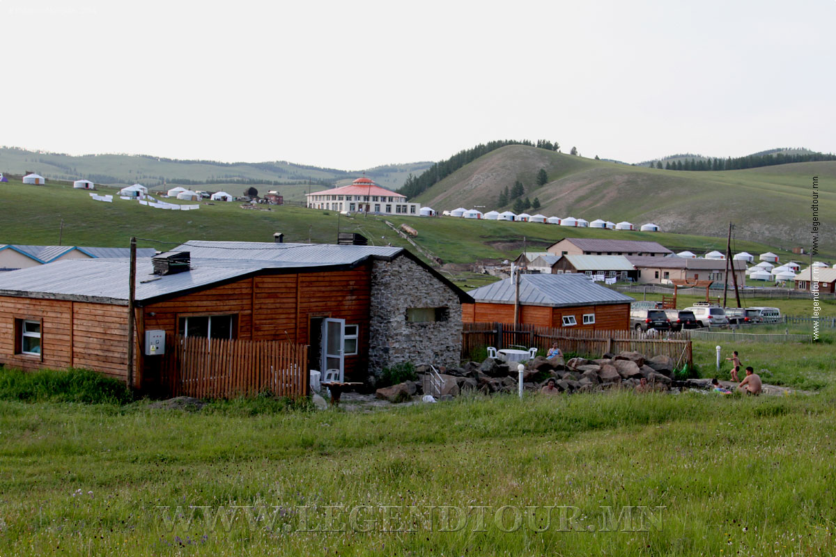 Фотография. Туристическая база Tsenkher Jiguur. Горячие источники Цэнхер. Архангайский аймак Монголии.