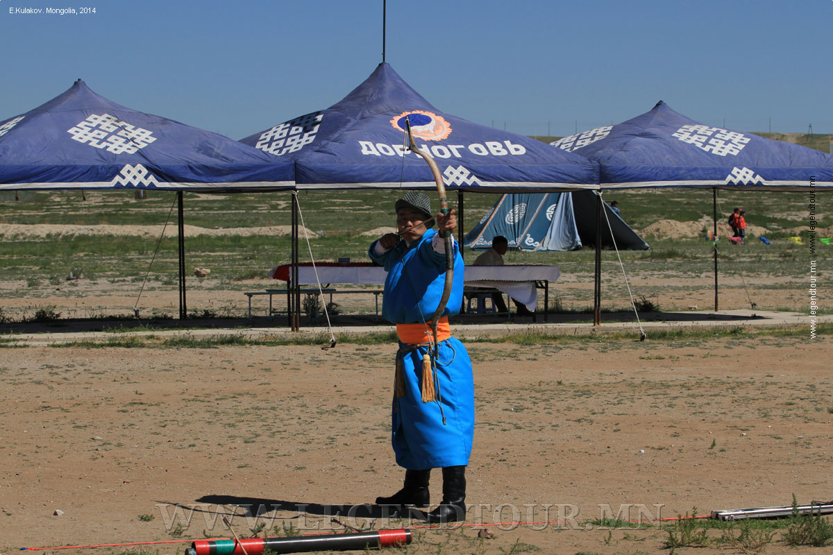 Фотография. Фестиваль Наадам. Июль 2014 года. Город Сайншанда. Восточно-Гобийский (Дорноговь) аймак Монголии.