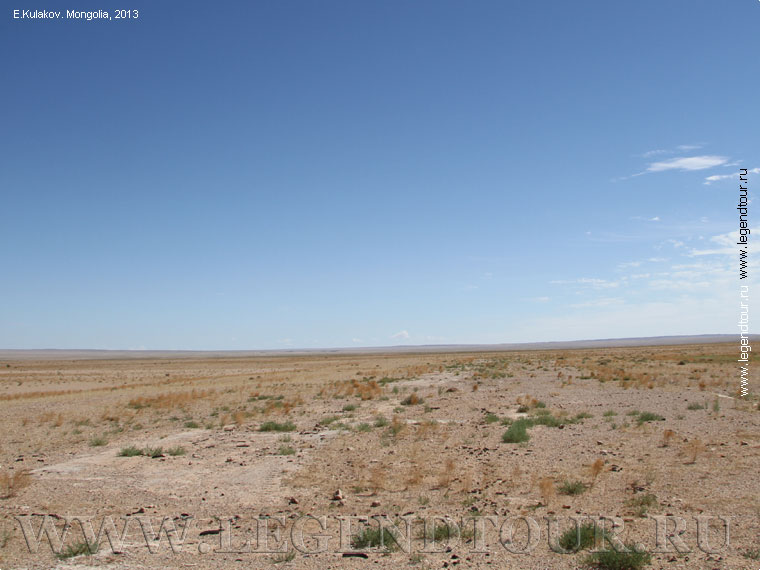 Фотография. Недостроенные военный аэродром Дзуунбаян (Западный). Восточно-Гобийский (Дорнговь) аймак Монголии. Фото Е.Кулакова, 2013 год.