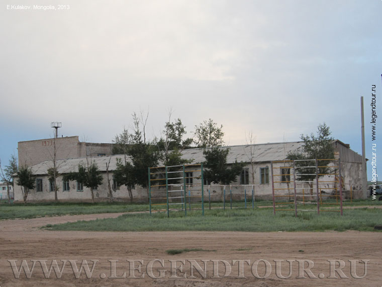 Фотография. Школа №13, школьный спортзал, стадион. Фото Е.Кулакова, 2013 год.