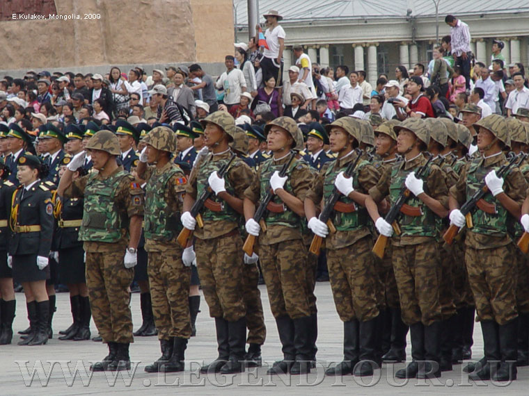 Фотография. Вооруженные силы Монголии. Армия Монголии. Военный парад в честь инаугурации нового президента Монголии. 2009 год.