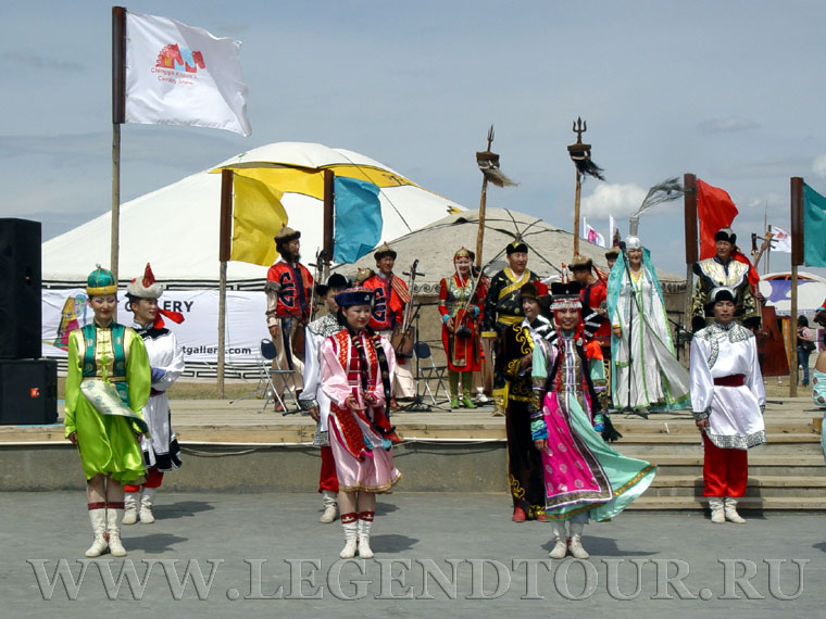 Фотография. Национальные монгольские танцы.