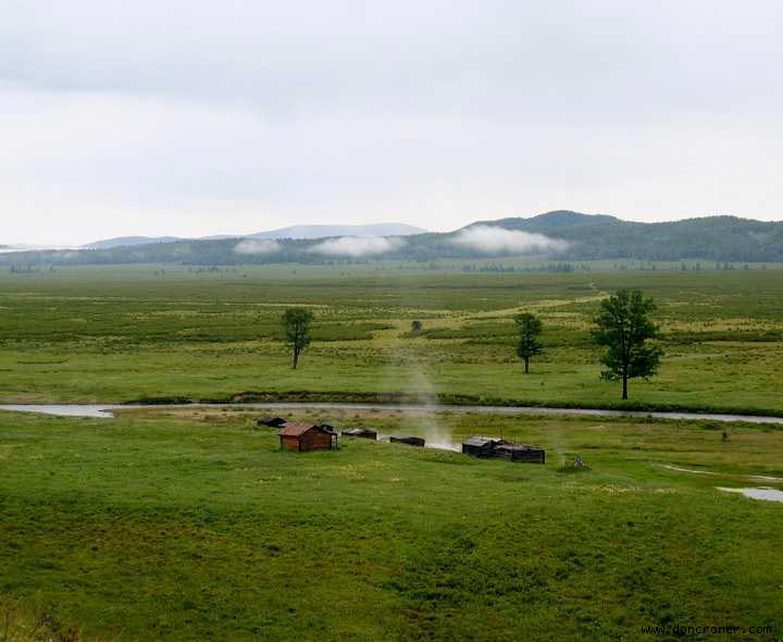 Фотография. Горячие источники Ононгийн Халуун рашаан. Река Онон. Хентийский аймак Монголии.