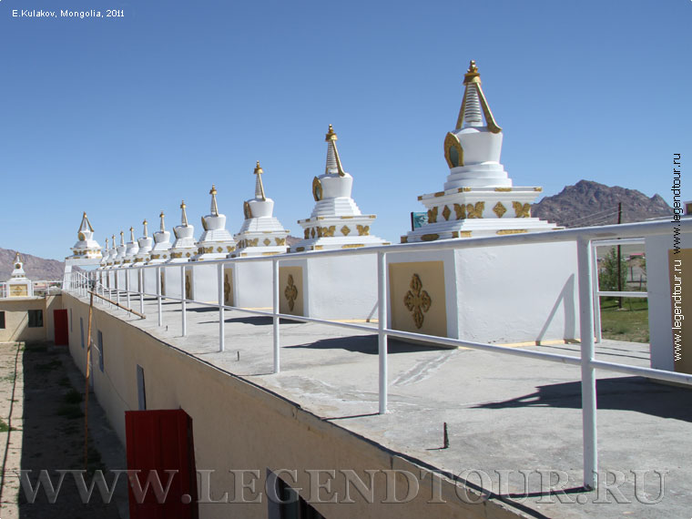 Фотография. Буддийский монастырь Ганданпунцагчойлон (Гандан Пуцаг Чойлинг, Ховд Суваргаа). Ховд. Западная Монголия.