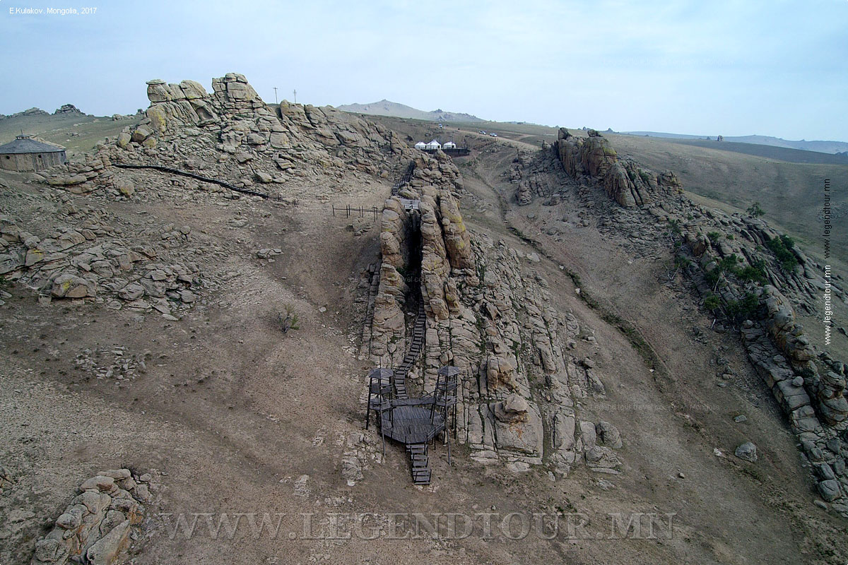 Фотография. Лагерь ремесленников. Сторожевые вышки. Национальный парк 13 век. Монголия.