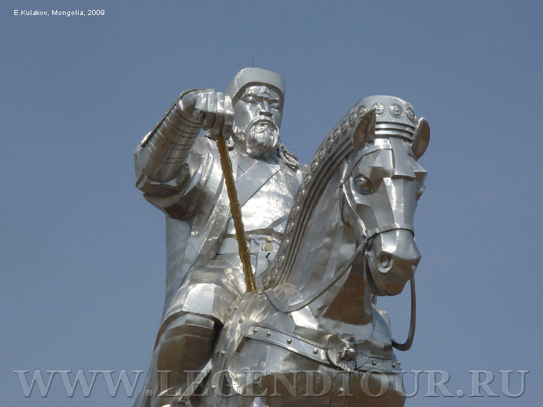 Фотография. Статуя Чингисхана. Пригород Улан-Батора. Центральный аймак Монголии.