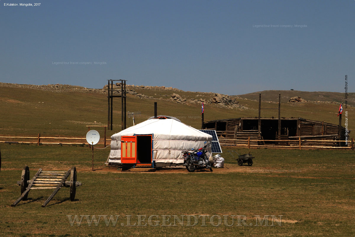 Фотография. Стойбище скотоводов - кочевников. Национальный парк Монголия 13 век.