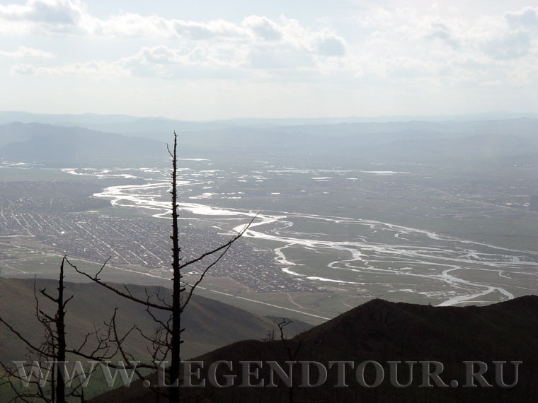 Фотография. Река Тола в окрестностях Улан-Батора. Вид с горного массива Богдо Хаан. 2008 год.