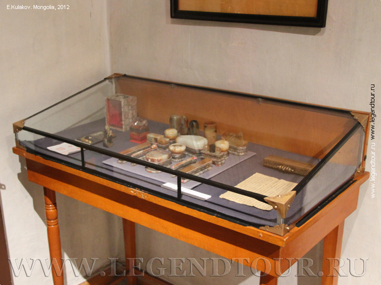 Фотография. Комната с нефритовыми изделиями. Дворец музей Богдо Хана