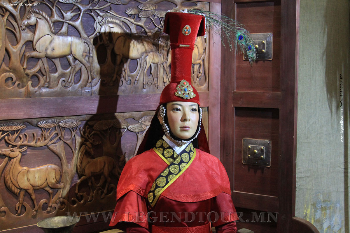 Фотография. Бортэ. Из рода олхонут. Первая и старшая жена Чингис Хана. Выставка восковых фигур.
