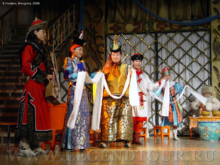 Фотография. Фольклорное шоу в Улан-Баторе.