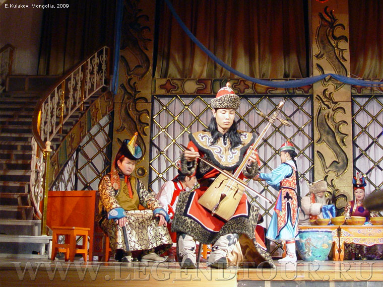 Фотография. Фольклорное шоу в Улан-Баторе.