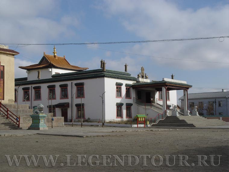 Фотография. Буддийский монастырь Гандантекчинлинг (Гандан). Улан-Батор. Монголия.