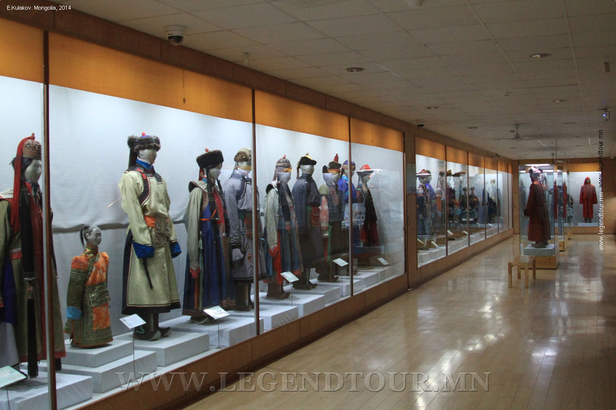 Фотография. Государственный музей истории Монголии. 3-ий зал: Традиционная Одежда и Драгоценности.