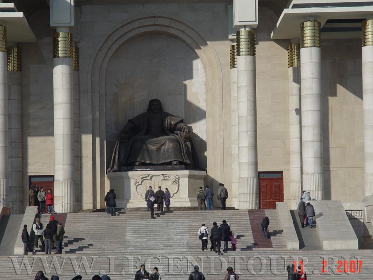 Статуя Чингис-Хана