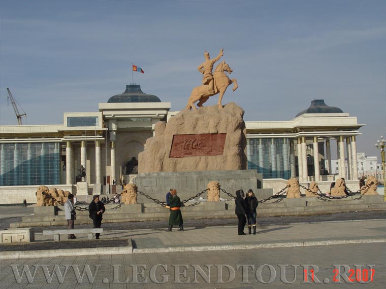 Фотография. Памятник Сухэ-Батору. Е.Кулаков, 2010 год.