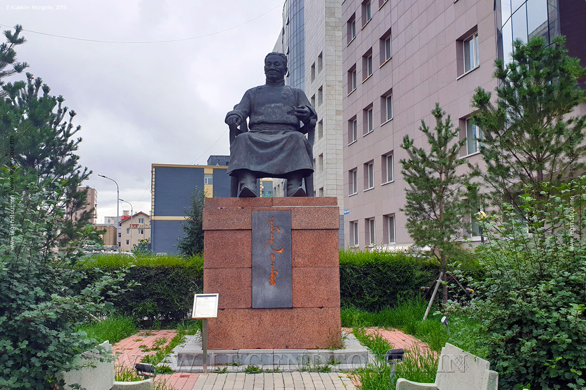 Фотография. Памятник САМБУ Жамсарангийн (монг.Жамсрангийн Самбуу)