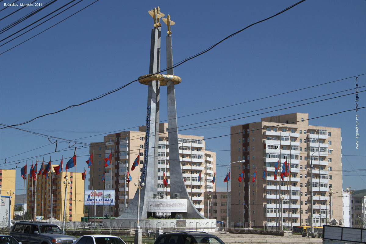 Фотография. Памятник авиаэскадрилье Монгольский Арат. Улан-Батор. Фото Е.Кулакова 2011 год.