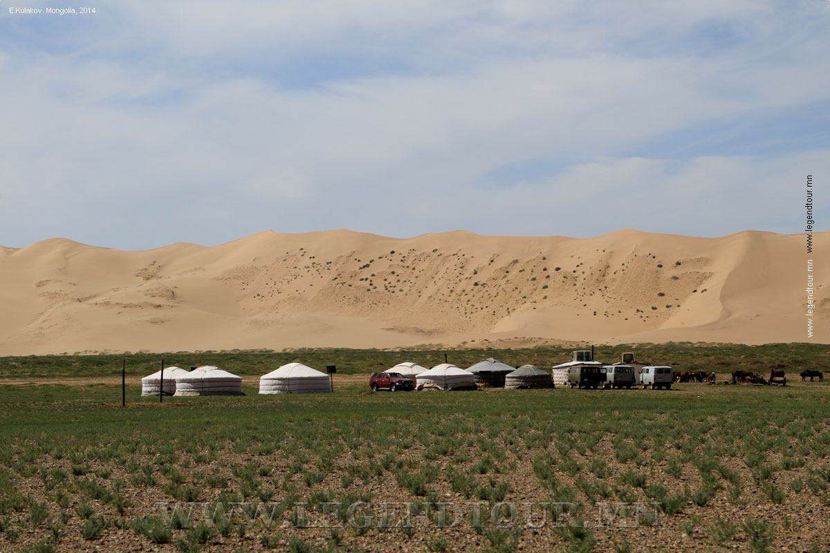 Фотография. Пески Хонгорын Элс. Пустыня Гоби. Самые высокие песчаные барханы Монголии. Южногобийский аймак Монголии.