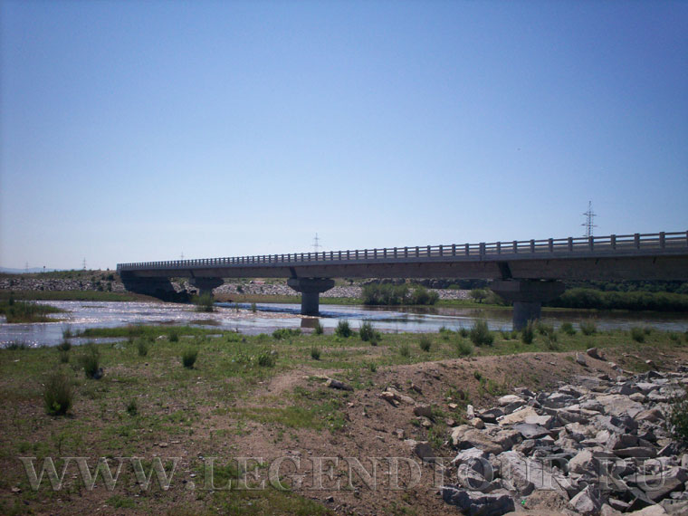 Фотография. Река Орхон в районе пересечения с дорогой Дархан - Эрдэнэт.