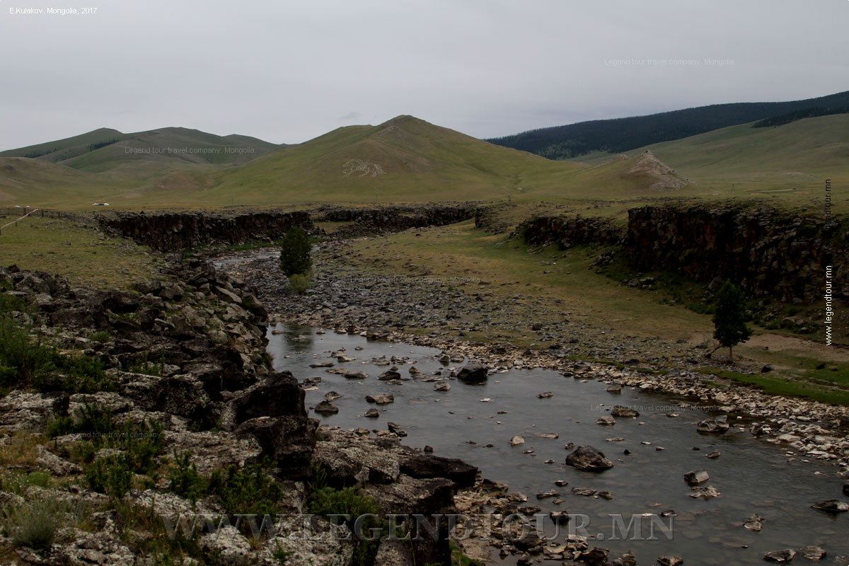 Фотография. Водопад Улаан-Цутгалан на притоке реки Орхон. Монголия.